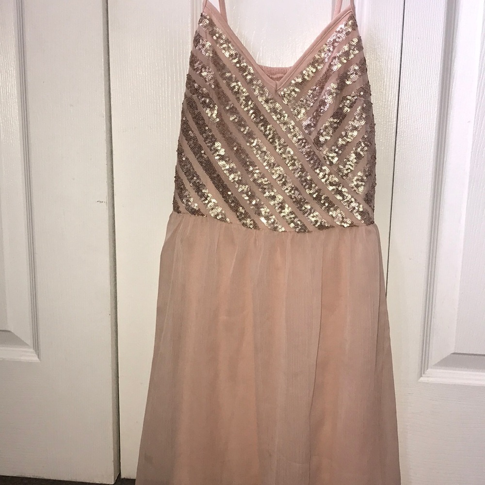 Light pink-peachy color